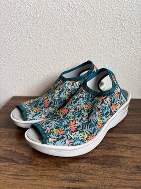 Bzees Secret Platform Wedge Sandals